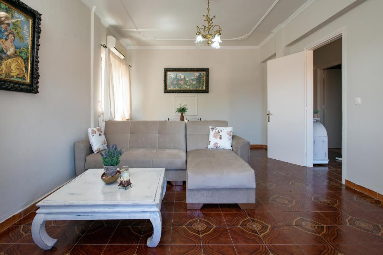 Georgia's Apartments, - Complex S *