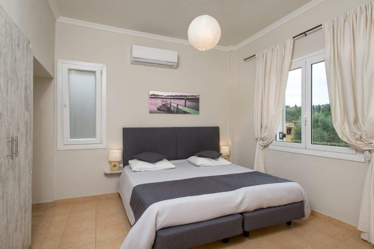 Georgia's Apartments, - Complex S